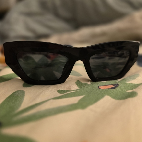 Versace Black Sunglasses MOD. 4432-U - Picture 5 of 5